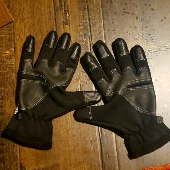 Winter gloves with touchscreen ability - Picture 6 of 6